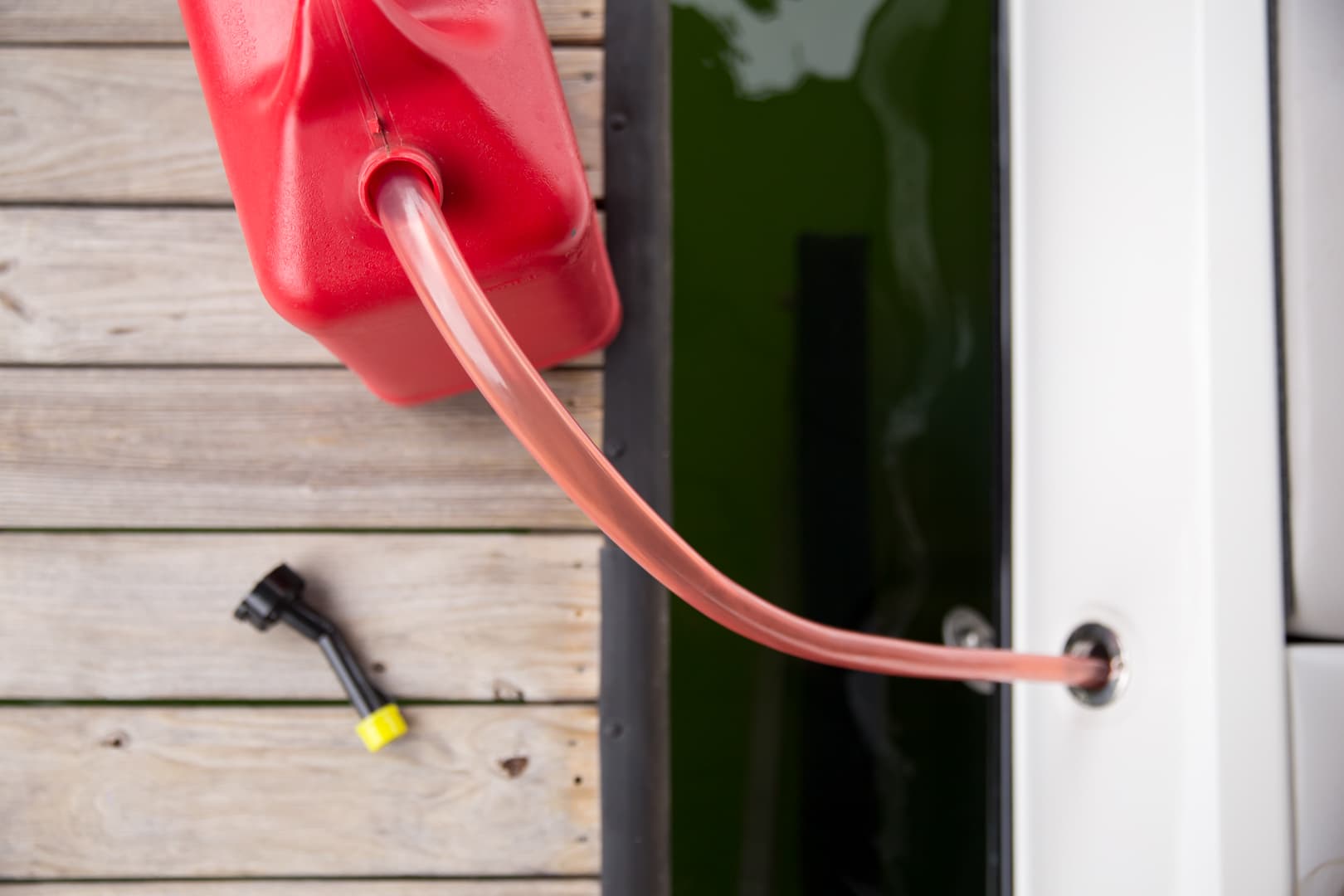 FlowPro siphon fueling a boat